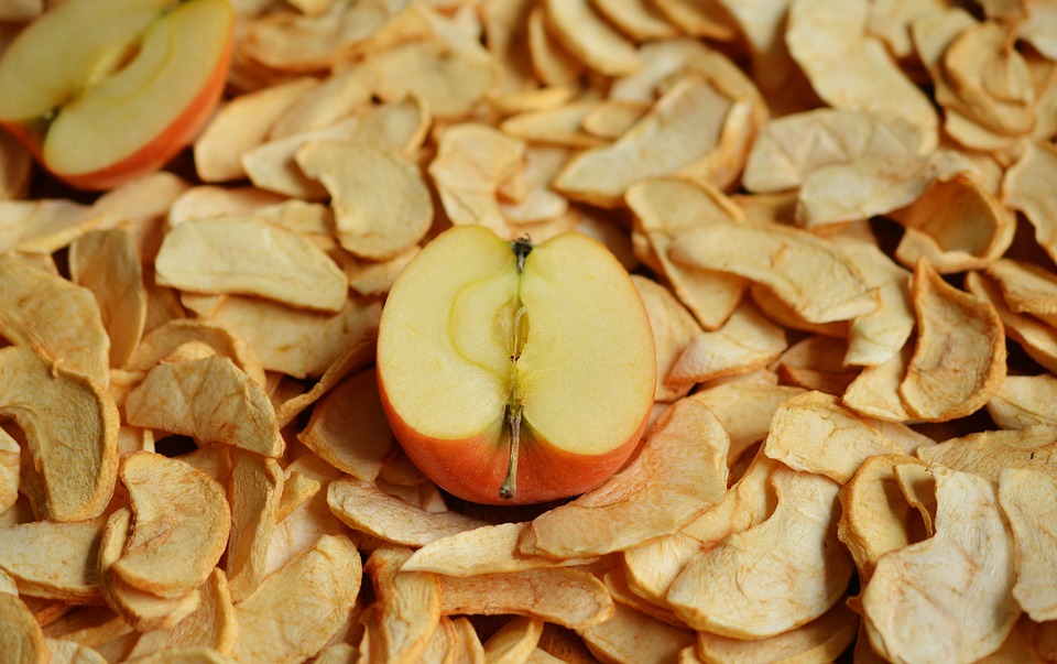 Чем полезны сушеные яблоки