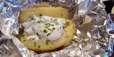 Миниатюра к статье Чем полезна печеная картошка и как ее правильно готовить?