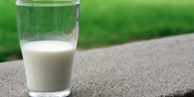 Миниатюра к статье Целебное козье молоко – раскрываем все секреты вкусного напитка