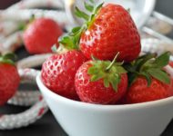 Миниатюра к статье Клубника - полезные свойства ароматной ягоды для нашего здоровья